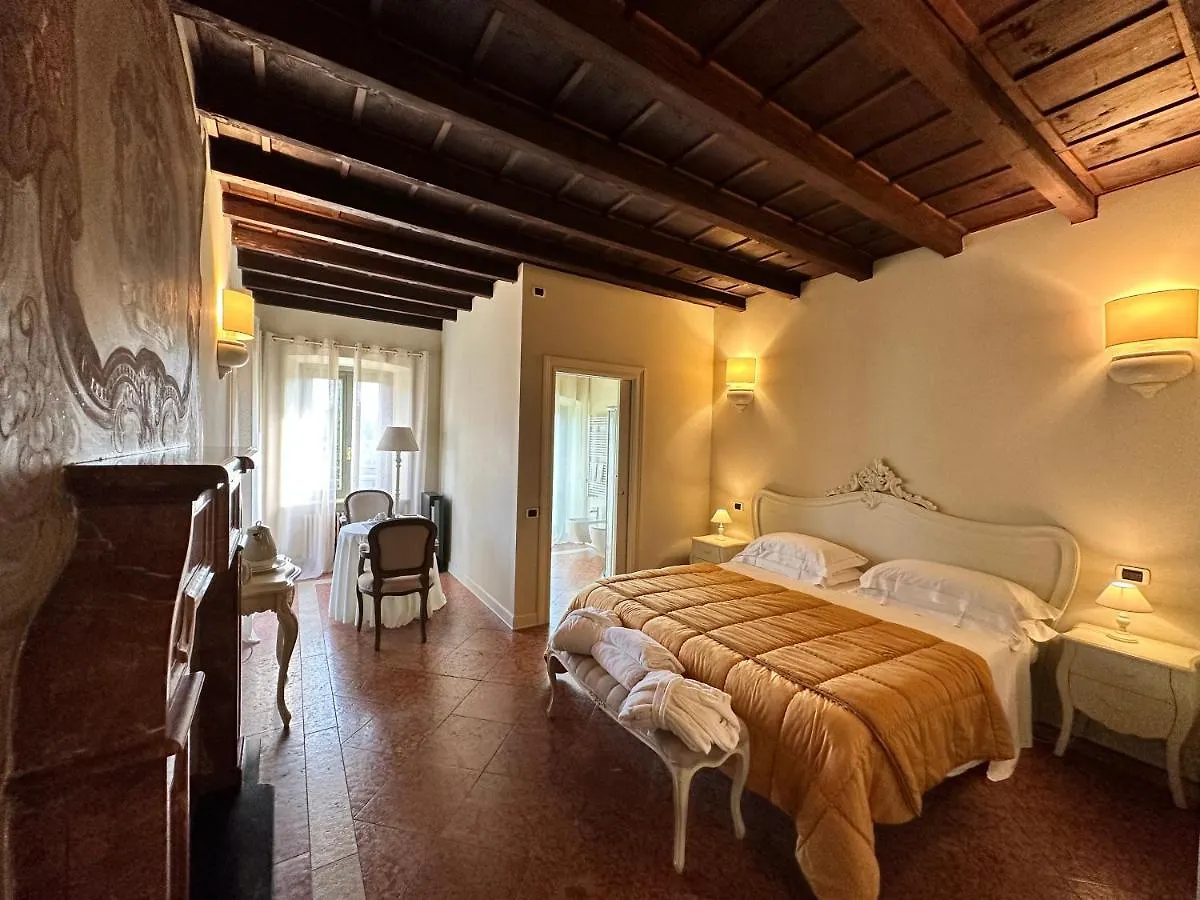 Guest house Galleria Imperiale Relais De Charme Sarnico Italy
